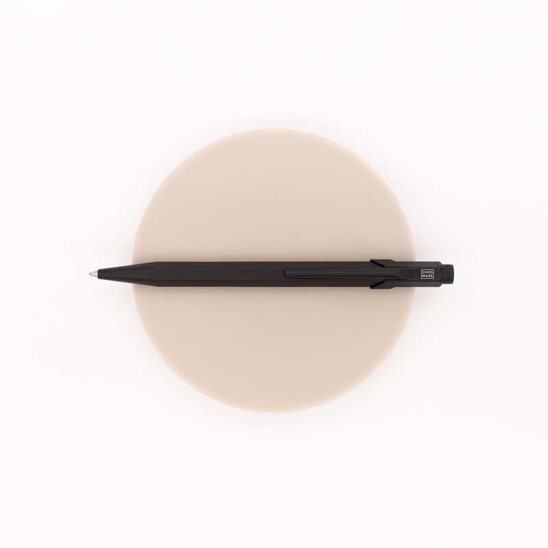 Caran d'Ache 849 Penna Sfera Black Code Edizione Speciale Caran d'Ache 849 Penna Sfera Black Code Edizione Speciale