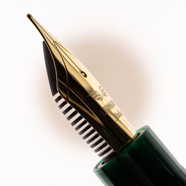 Leonardo Officina Italiana Momento Zero Fountain Pen Prugna & Gold