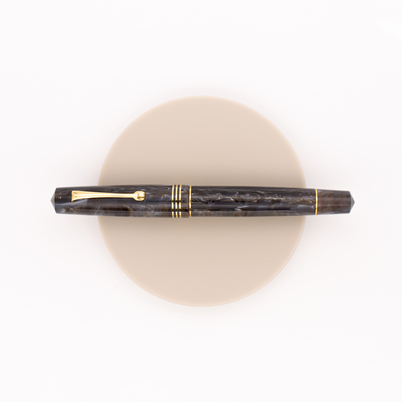 Leonardo Officina Italiana Momento Zero Penna Stilografica Corno & Oro Leonardo Officina Italiana Momento Zero Penna Stilografica Corno & Oro