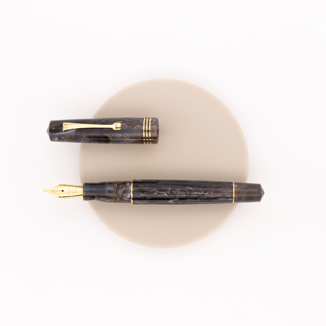 Leonardo Officina Italiana Momento Zero Penna Stilografica Corno & Oro