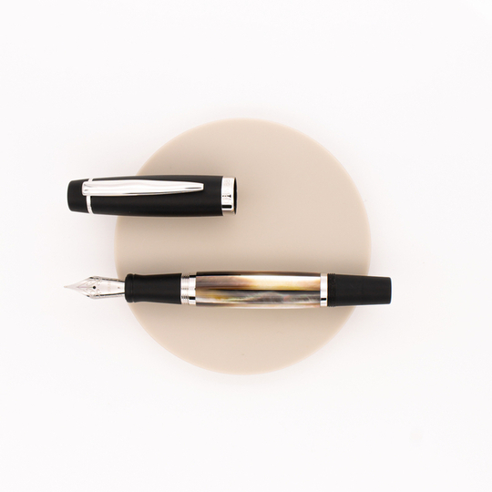 Opus 88 Premium Shell Penna Stilografica Black Mother of Pearl