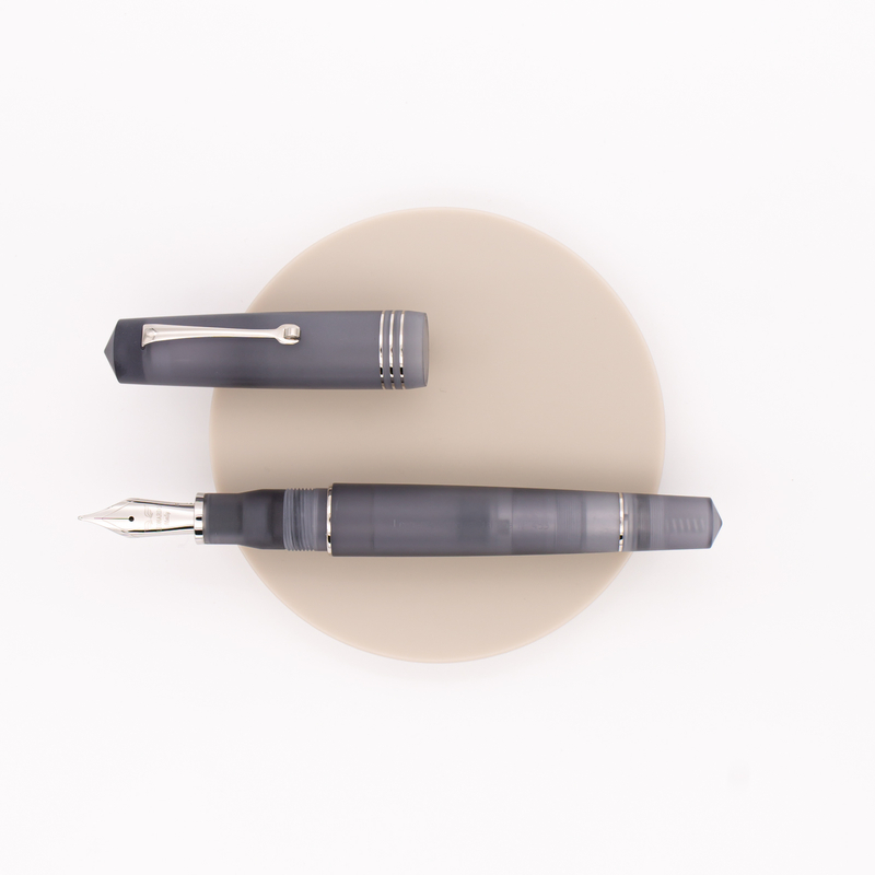 Leonardo Momento Zero Grande Pura Fountain Pen Anthracite Gray 14 KT Leonardo Momento Zero Grande Pura Fountain Pen Anthracite Gray 14 KT