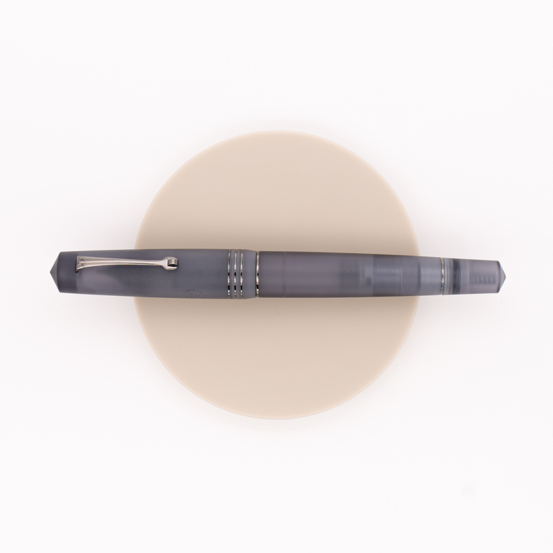 Leonardo Momento Zero Grande Pura Fountain Pen Anthracite Gray & Ruthenium 14 KT Leonardo Momento Zero Grande Pura Fountain Pen Anthracite Gray & Ruthenium 14 KT