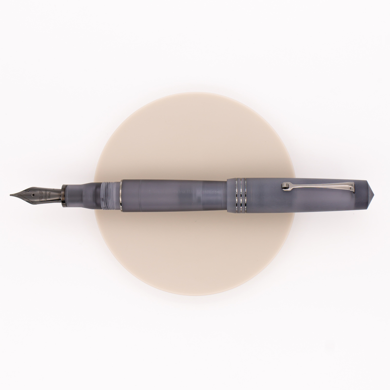 Leonardo Momento Zero Grande Pura Fountain Pen Anthracite Gray & Ruthenium 14 KT Leonardo Momento Zero Grande Pura Fountain Pen Anthracite Gray & Ruthenium 14 KT
