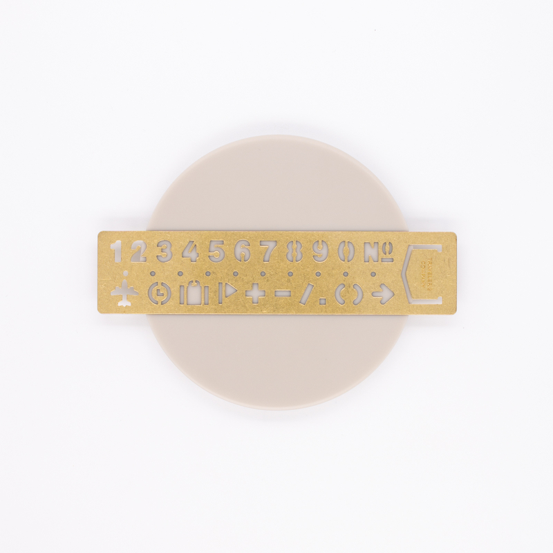 Traveler's Company Brass Segnalibro con Normografo Numerico in Ottone