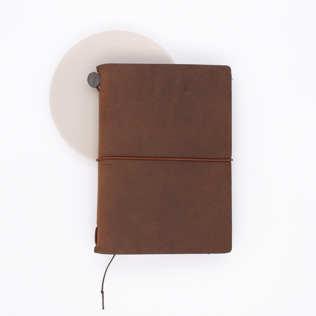 Traveler's Notebook Passport Size Marrone