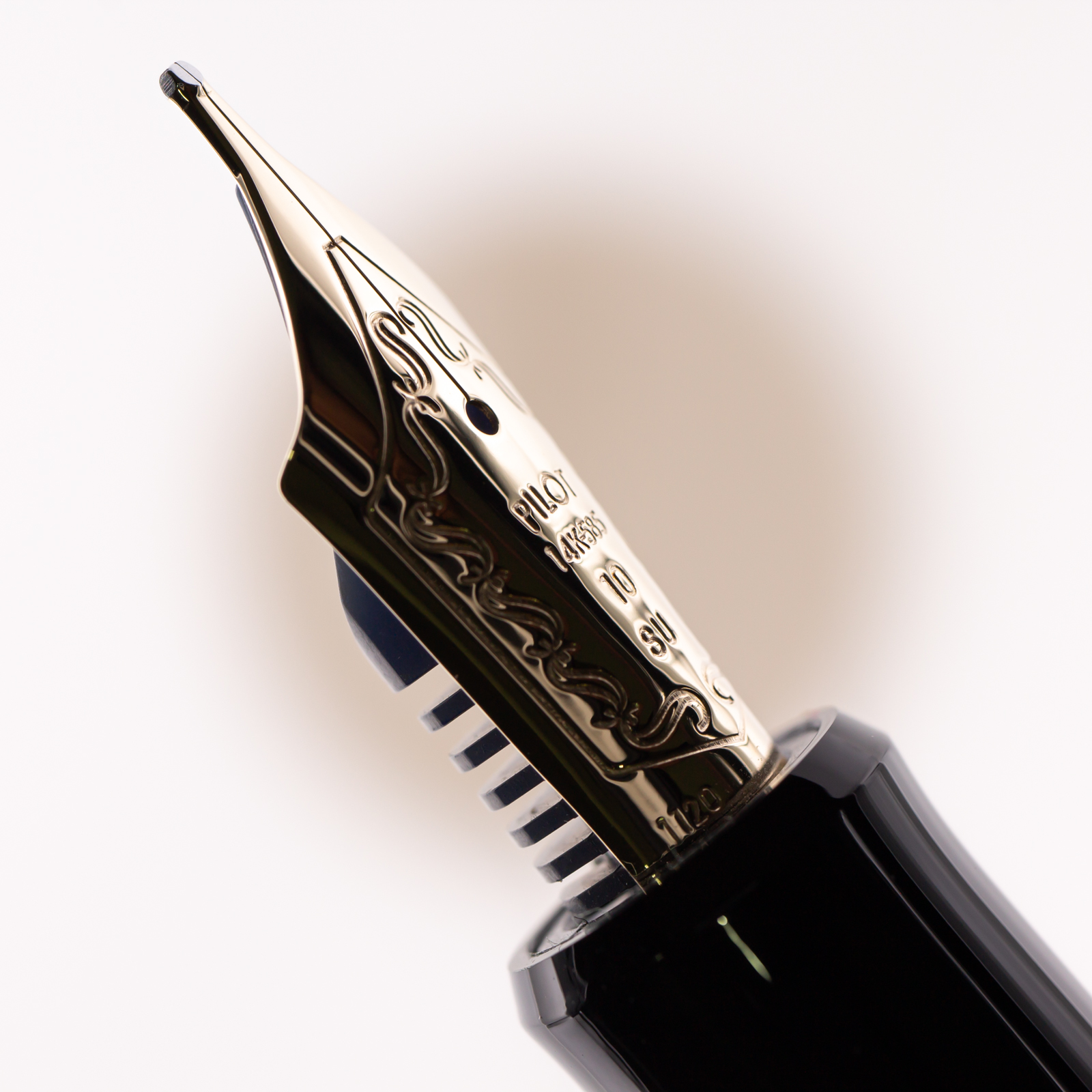 Pilot Custom 742 Stub Fountain Pen Black Pilot Custom 742 Stub Fountain Pen Black