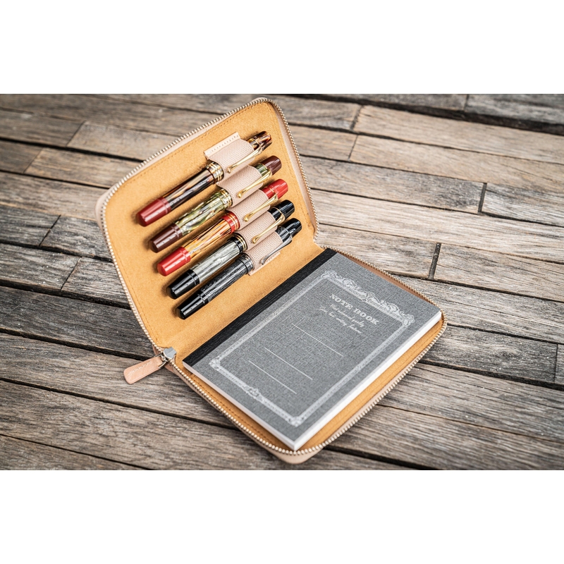 Galen Leather Portapenne in Pelle 5 Posti con Notebook A6 Undyed Leather Galen Leather Portapenne in Pelle 5 Posti con Notebook A6 Undyed Leather