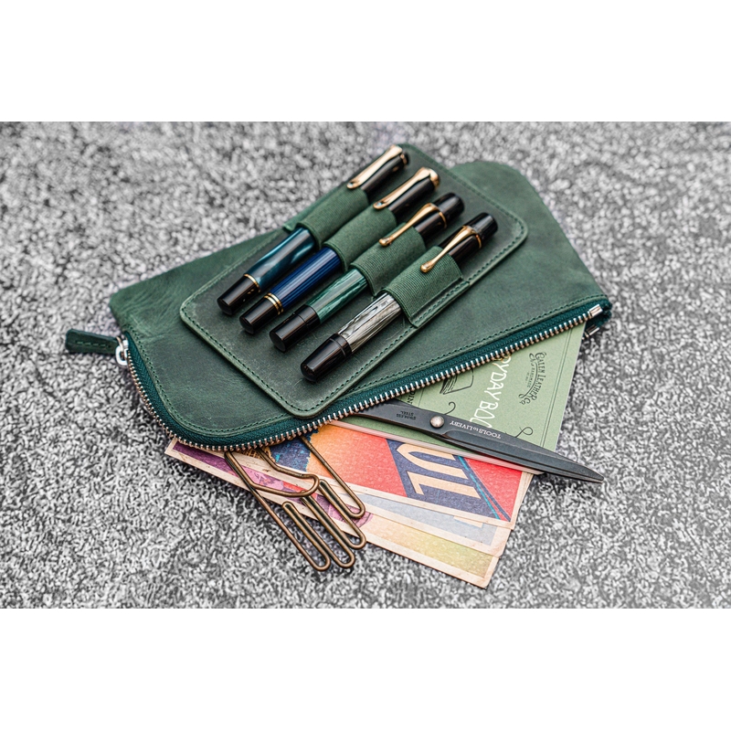 Galen Leather Slip-N-Zip Portapenne in Pelle 4 Posti Crazy Horse Forest Green Galen Leather Slip-N-Zip Portapenne in Pelle 4 Posti Crazy Horse Forest Green