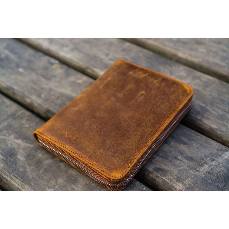 Galen Leather Portapenne in Pelle 5 Posti con Notebook A6 Crazy Horse Brown Galen Leather Portapenne in Pelle 5 Posti con Notebook A6 Crazy Horse Brown
