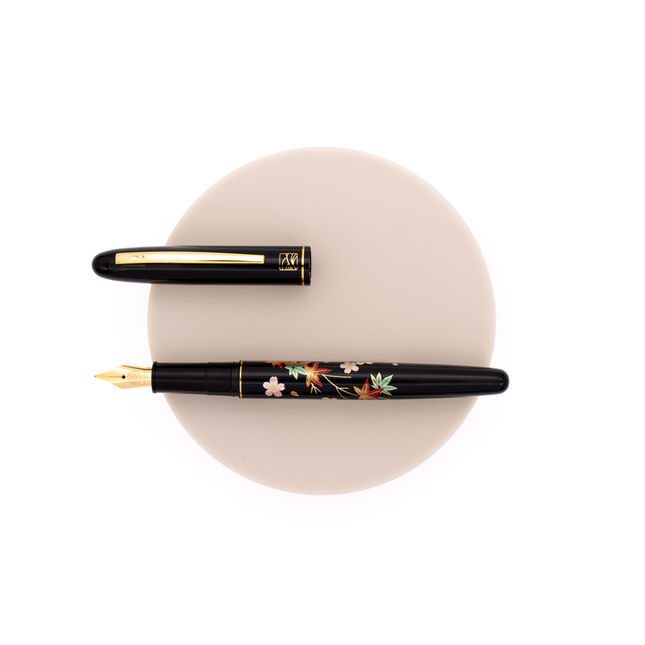 Wancher x Kuretake Kindai Maki-e Penna Stilografica Sakura Ni Kouyou