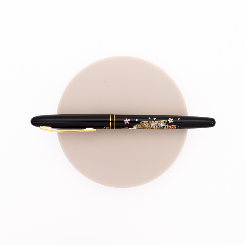 Wancher x Kuretake Kindai Maki-e Fountain Pen Hana Maiko Wancher x Kuretake Kindai Maki-e Fountain Pen Hana Maiko