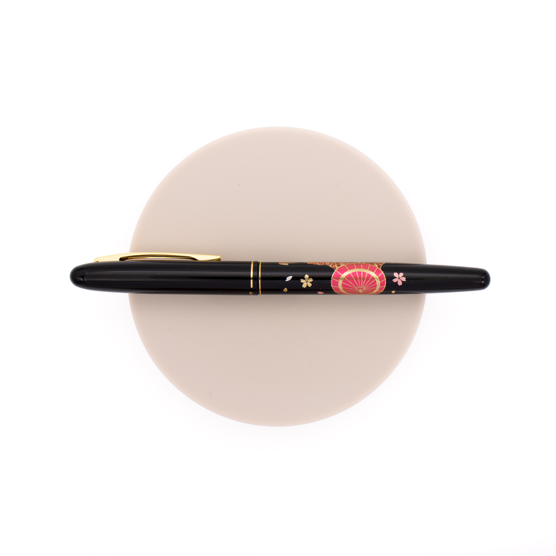 Wancher x Kuretake Kindai Maki-e Fountain Pen Hana Maiko Wancher x Kuretake Kindai Maki-e Fountain Pen Hana Maiko
