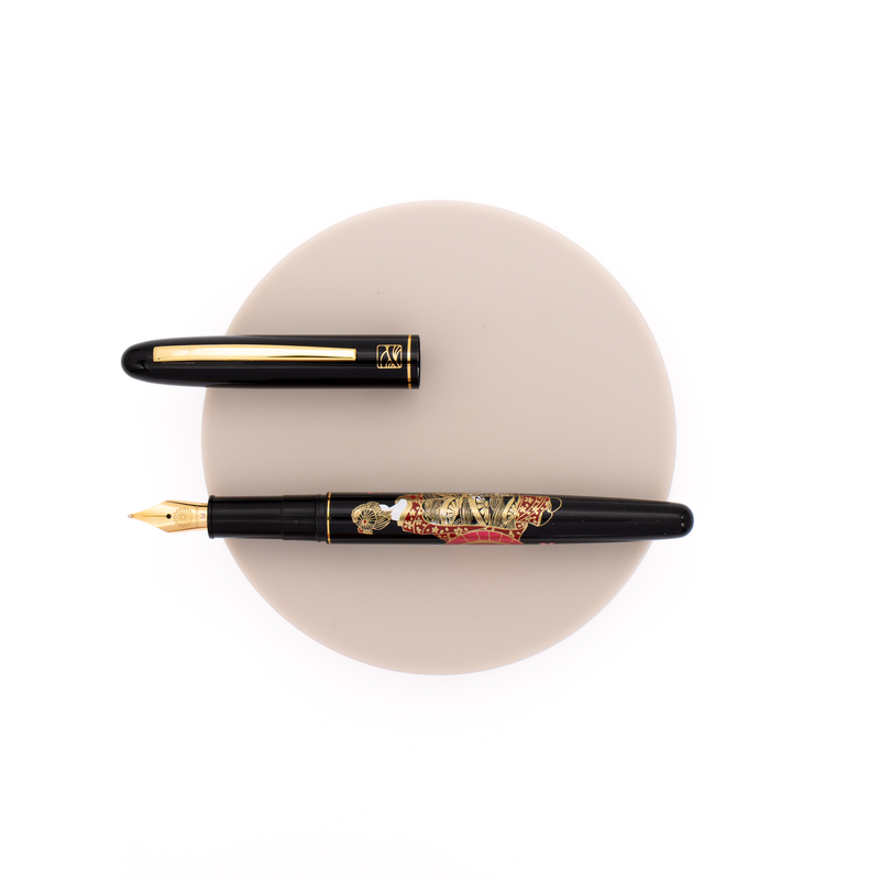Wancher x Kuretake Kindai Maki-e Fountain Pen Hana Maiko Wancher x Kuretake Kindai Maki-e Fountain Pen Hana Maiko