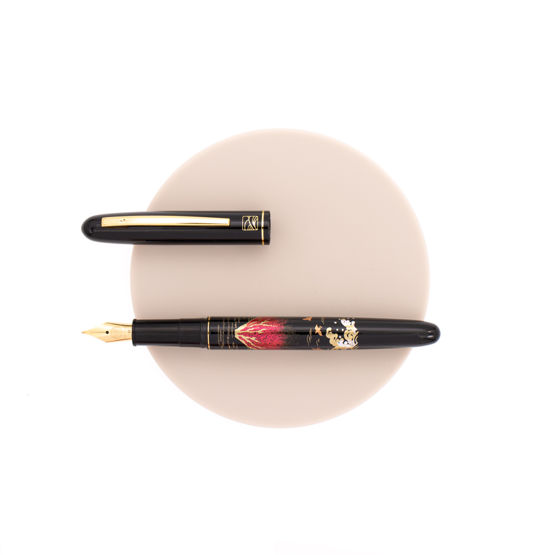 Wancher Wancher x Kuretake Kindai Maki-e Fountain Pen Aka Fuji Wancher Wancher x Kuretake Kindai Maki-e Fountain Pen Aka Fuji