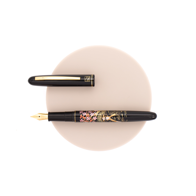 Wancher Wancher x Kuretake Kindai Maki-e Penna Stilografica Sakura No Sono Wancher Wancher x Kuretake Kindai Maki-e Penna Stilografica Sakura No Sono