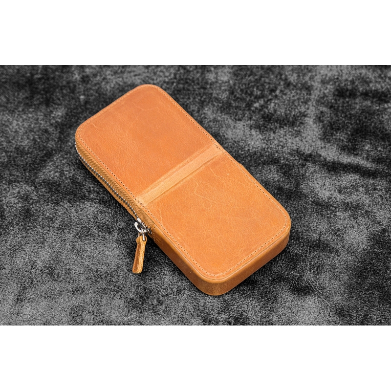 Galen Leather Galen Leather Magnum Opus 3 Slots Pen Case Crazy Horse Honey Ochre Galen Leather Galen Leather Magnum Opus 3 Slots Pen Case Crazy Horse Honey Ochre