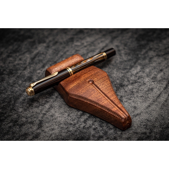 Galen Leather The Nib Rest Supporto Portapenne in Legno di Mogano