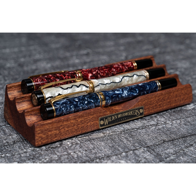 Galen Leather Galen Leather The Pen Bed Supporto Portapenne in Legno di Mogano