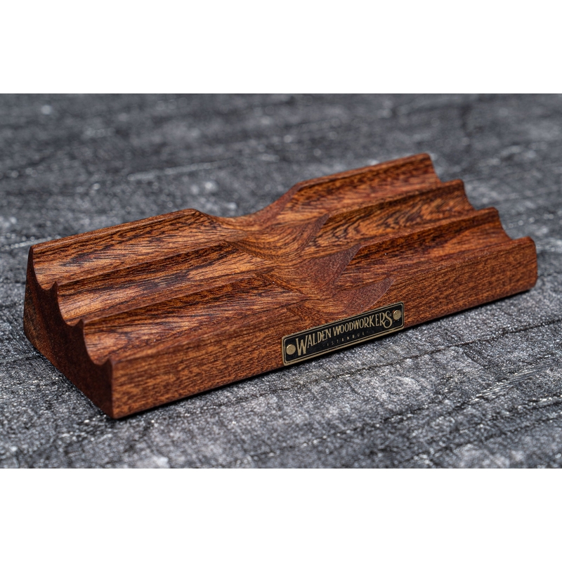 Galen Leather Galen Leather The Pen Bed Supporto Portapenne in Legno di Mogano