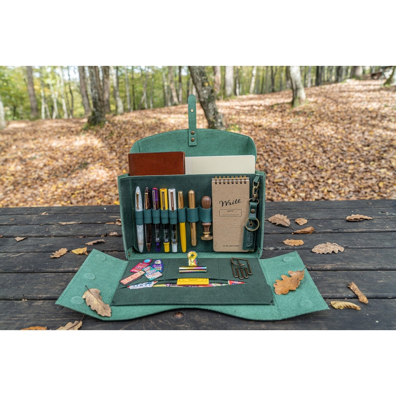 Galen Leather Galen Leather Writer's Medic Bag Crazy Horse Forest Green