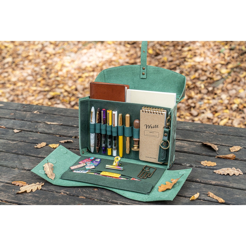 Galen Leather Galen Leather Writer's Medic Bag Crazy Horse Forest Green Galen Leather Galen Leather Writer's Medic Bag Crazy Horse Forest Green