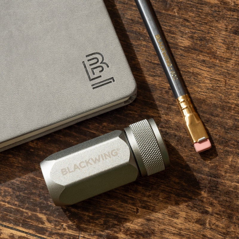 Blackwing Blackwing One-Step Long Point Temperamatite Grigio