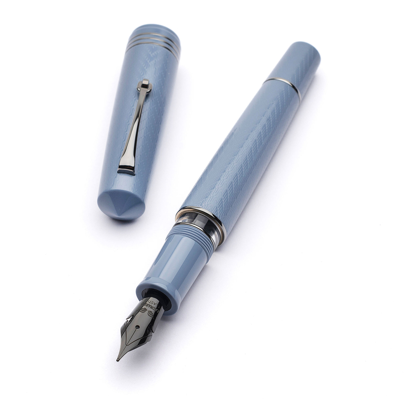 Leonardo Officina Italiana Leonardo Momento Zero Grande 2.0 L'Arte del Guillochè Penna Stilografica Indigo & Rutenio 14k Leonardo Officina Italiana Leonardo Momento Zero Grande 2.0 L'Arte del Guillochè Penna Stilografica Indigo & Rutenio 14k