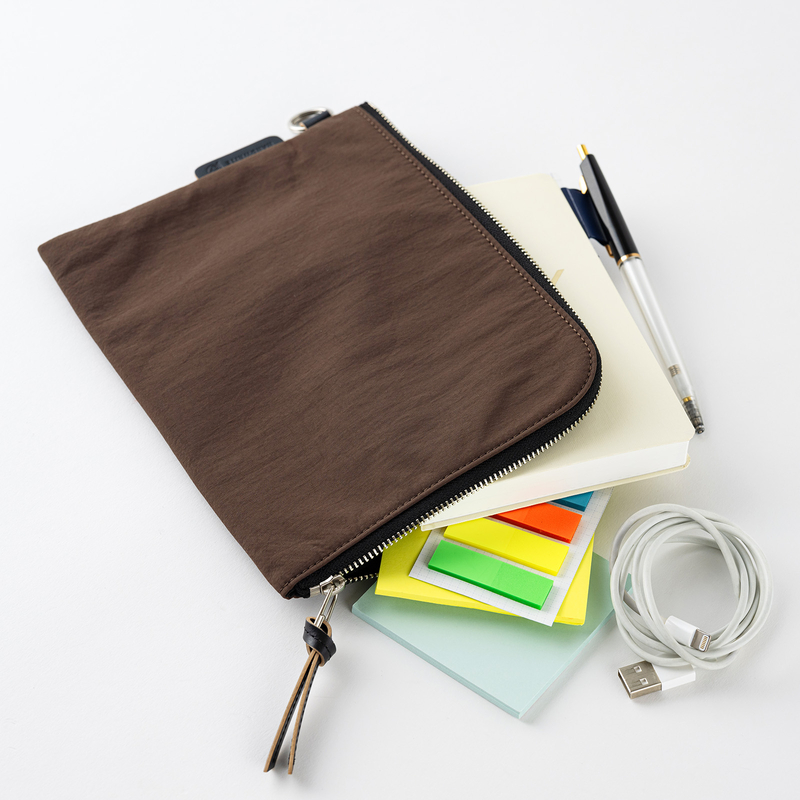 Hobonichi Hobonichi Tragen Flat Pouch per formato A6 Marrone