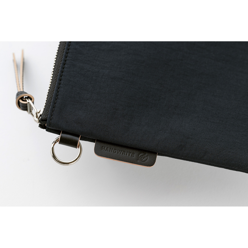 Hobonichi Hobonichi Tragen Flat Pouch per formato A6 Nero