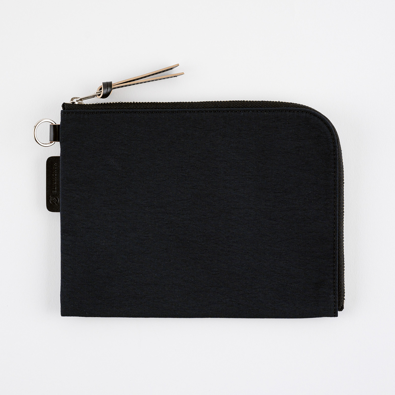 Hobonichi Hobonichi Tragen Flat Pouch per formato A6 Nero