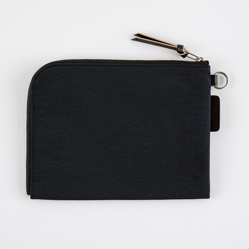 Hobonichi Hobonichi Tragen Flat Pouch per formato A6 Nero