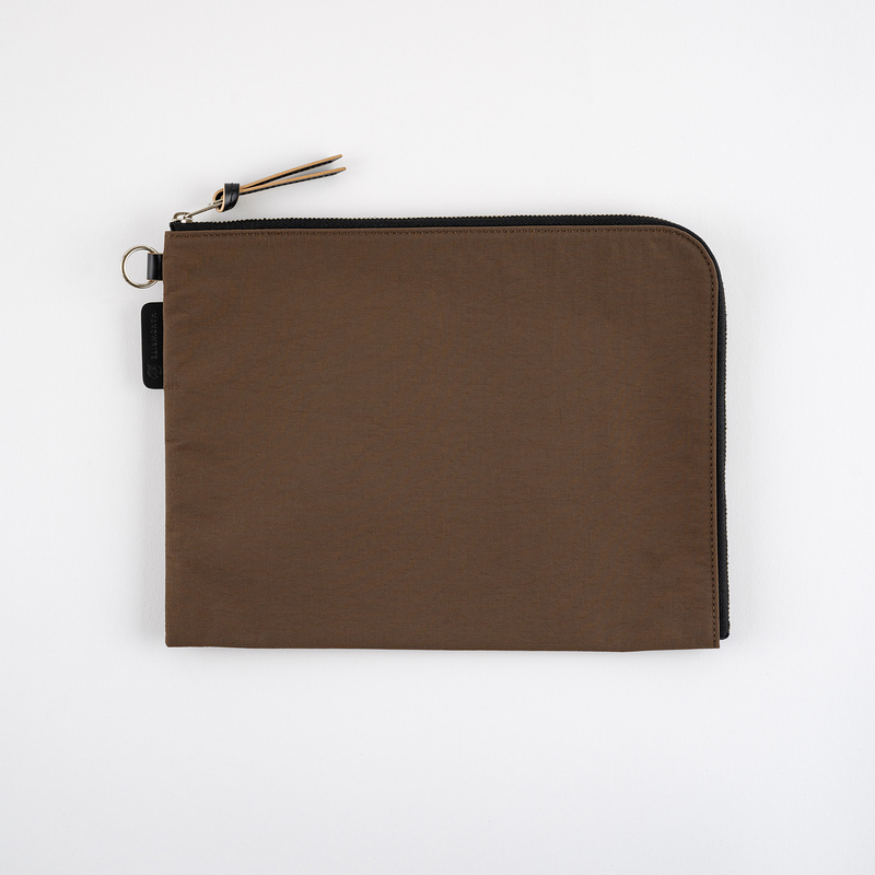 Hobonichi Hobonichi Tragen Flat Pouch per formato A5 Marrone