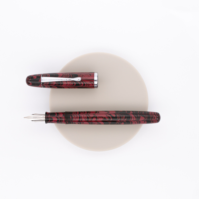 Noodler's Neponset Penna Stilografica Red Rebellion in Ebanite