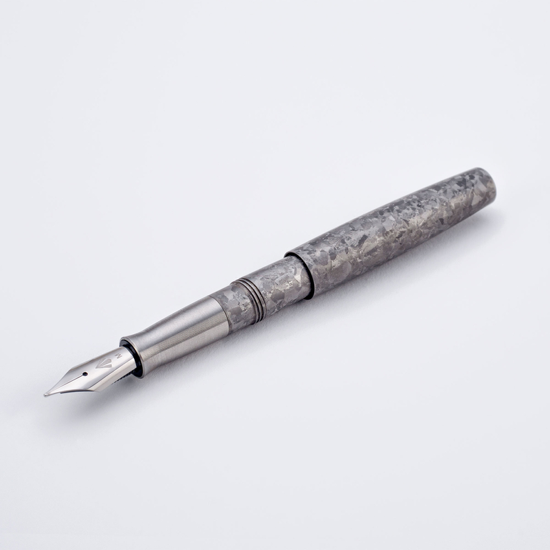 Gravitas Gravitas Dinkey Penna Stilografica Crystallized Titanium Gravitas Gravitas Dinkey Penna Stilografica Crystallized Titanium