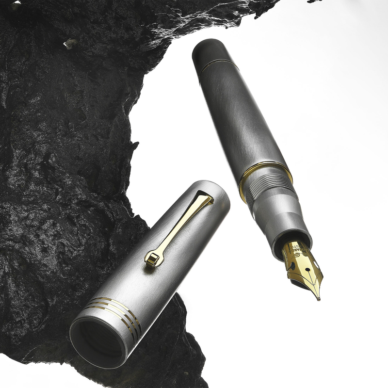 Leonardo Officina Italiana Leonardo Momento Zero Fountain Pen Alumina & Gold Limited Edition