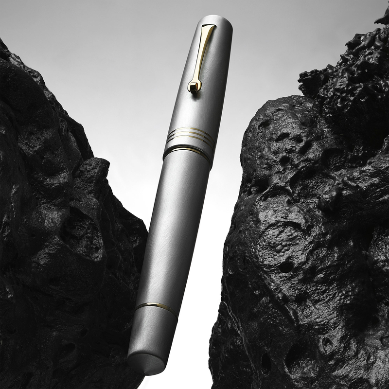 Leonardo Officina Italiana Leonardo Momento Zero Fountain Pen Alumina & Gold Limited Edition