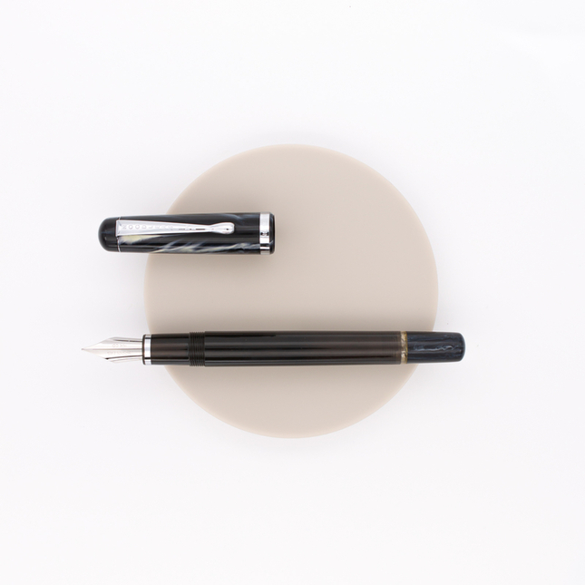 Noodler's Konrad Penna Stilografica Ivory Darkness