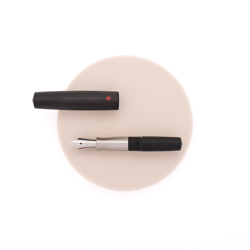 Gravitas Gravitas Dinkey Penna Stilografica Carbon X Eyedropper Gravitas Gravitas Dinkey Penna Stilografica Carbon X Eyedropper
