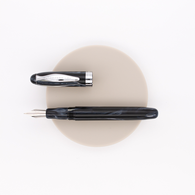 Noodler's Ahab Penna Stilografica Ivory Darkness