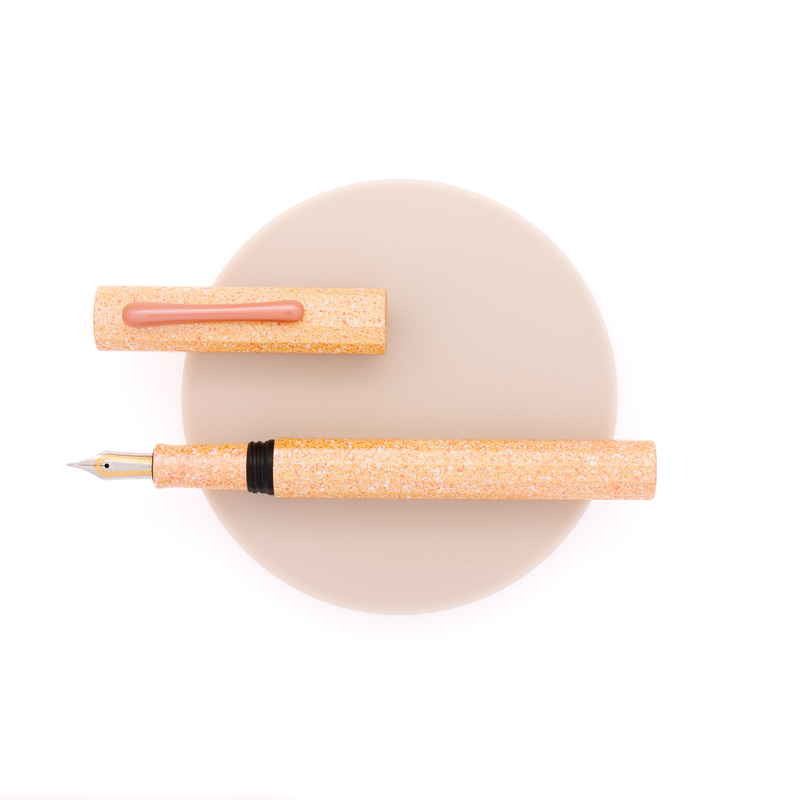 Taccia Taccia Flowers of the Four Seasons Fountain Pen Kinmokusei