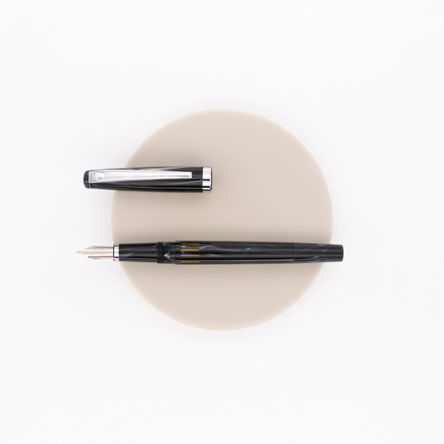 Noodler's Nib Creaper Fountain Pen Ivory Darkness