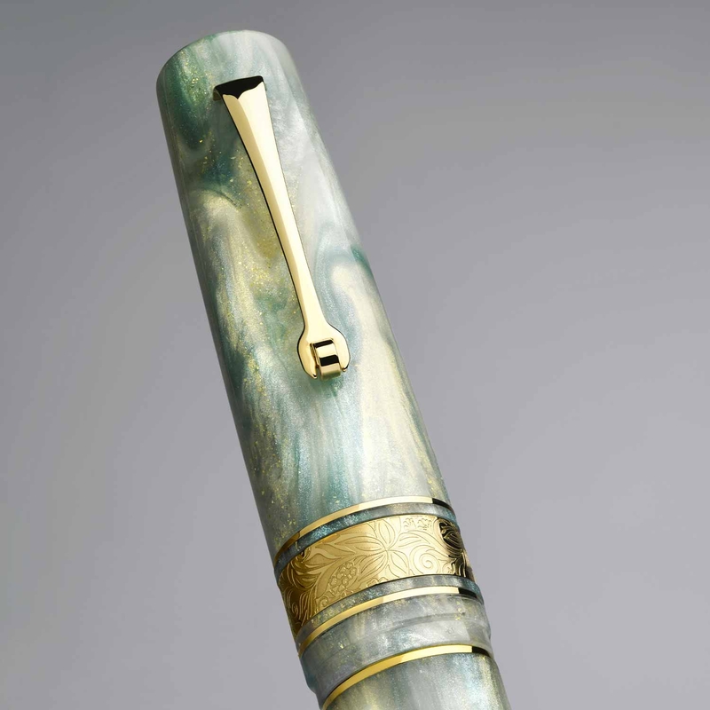 Leonardo Officina Italiana Leonardo Momento Zero Grande 2.0 Fountain Pen Hydrangea No. 8 Nib 14k Limited Edition
