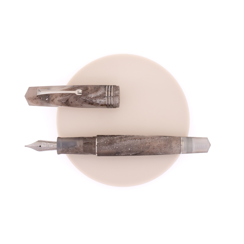 Leonardo Officina Italiana Leonardo x Stilo&Stile Momento Zero Grande Penna Stilografica Via Lattea